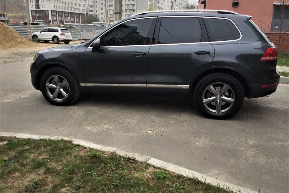 Продам Volkswagen Touareg life 2012 года в Харькове