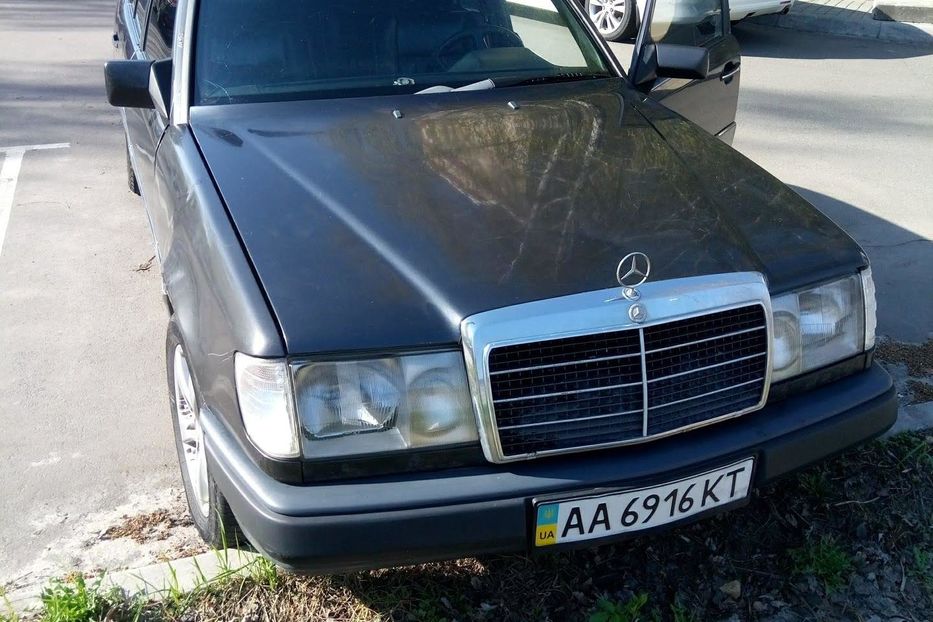Продам Mercedes-Benz 220 седан 1993 года в Киеве