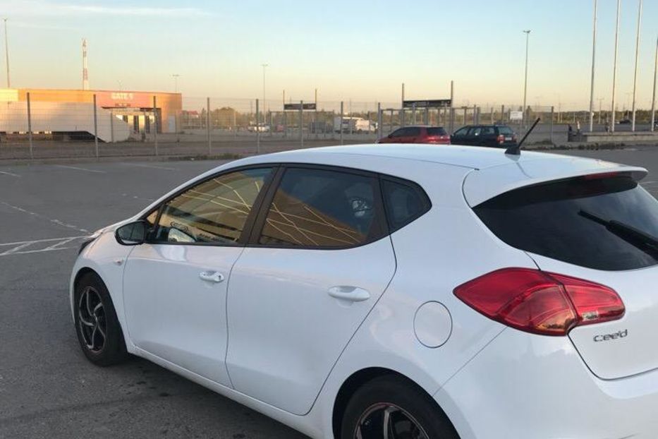 Продам Kia Ceed Hatchback 2013 года в Львове