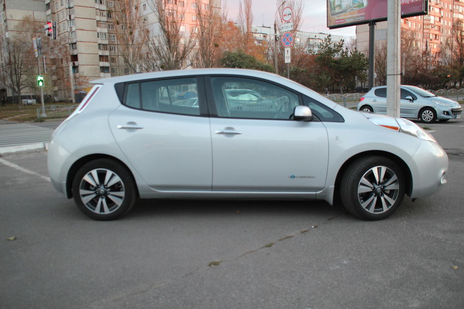 Продам Nissan Leaf SV 30 kWt 2016 года в Харькове