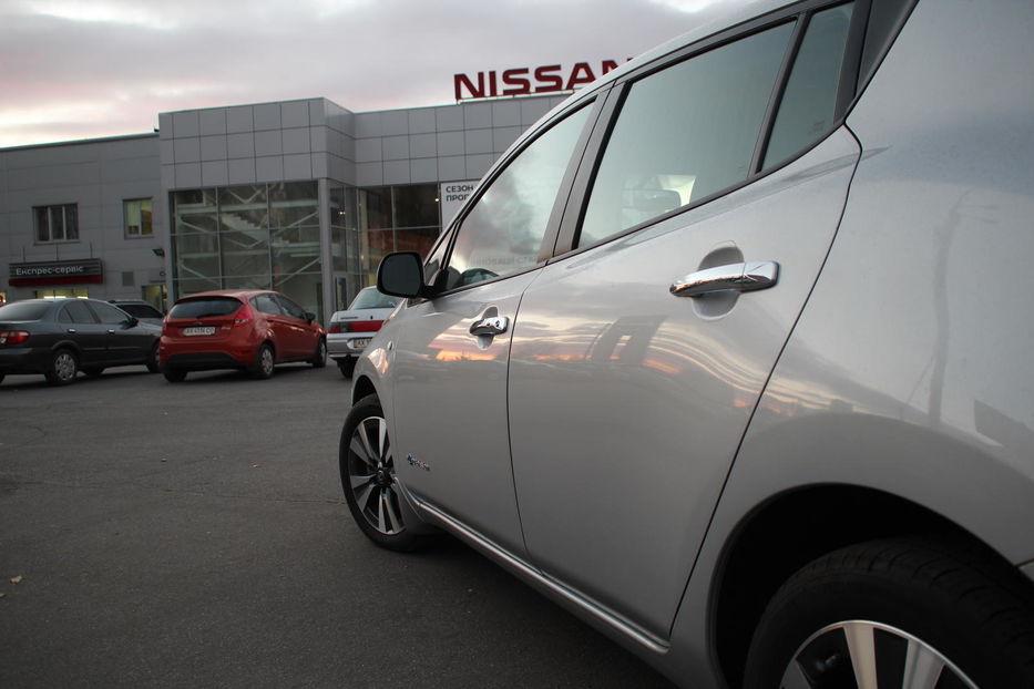 Продам Nissan Leaf SV 30 kWt 2016 года в Харькове