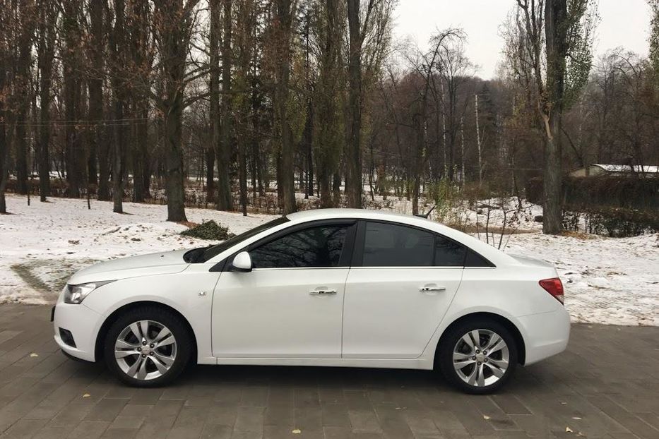 Продам Chevrolet Cruze 1,8 бензин 2011 года в Киеве