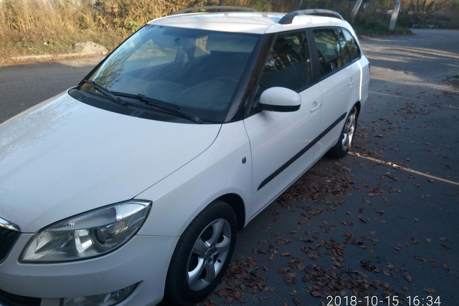 Продам Skoda Fabia grinlain  2012 года в Киеве