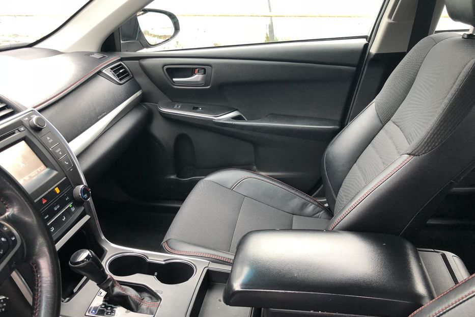 Продам Toyota Camry SE 2016 года в Киеве