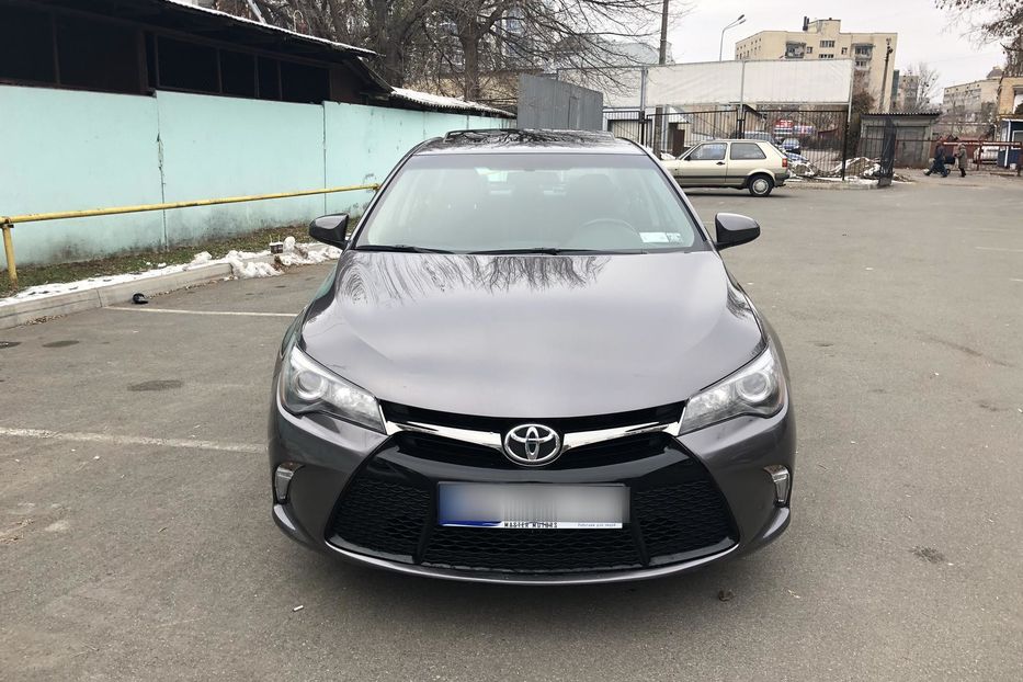 Продам Toyota Camry SE 2016 года в Киеве