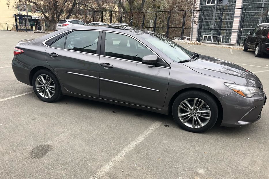 Продам Toyota Camry SE 2016 года в Киеве