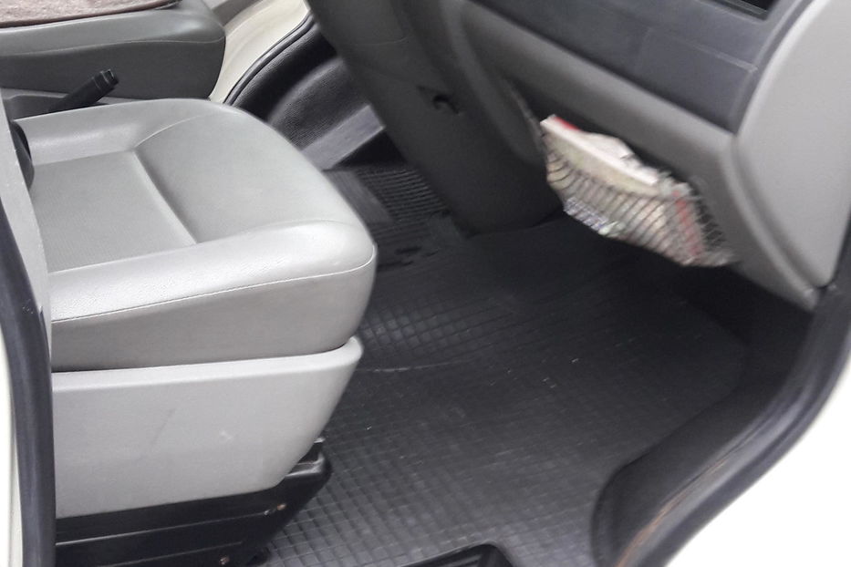 Продам Volkswagen T5 (Transporter) пасс. Т5 2005 года в Киеве