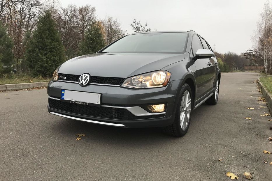 Продам Volkswagen Golf VII ALLTRACK FULL 2017 года в Ровно
