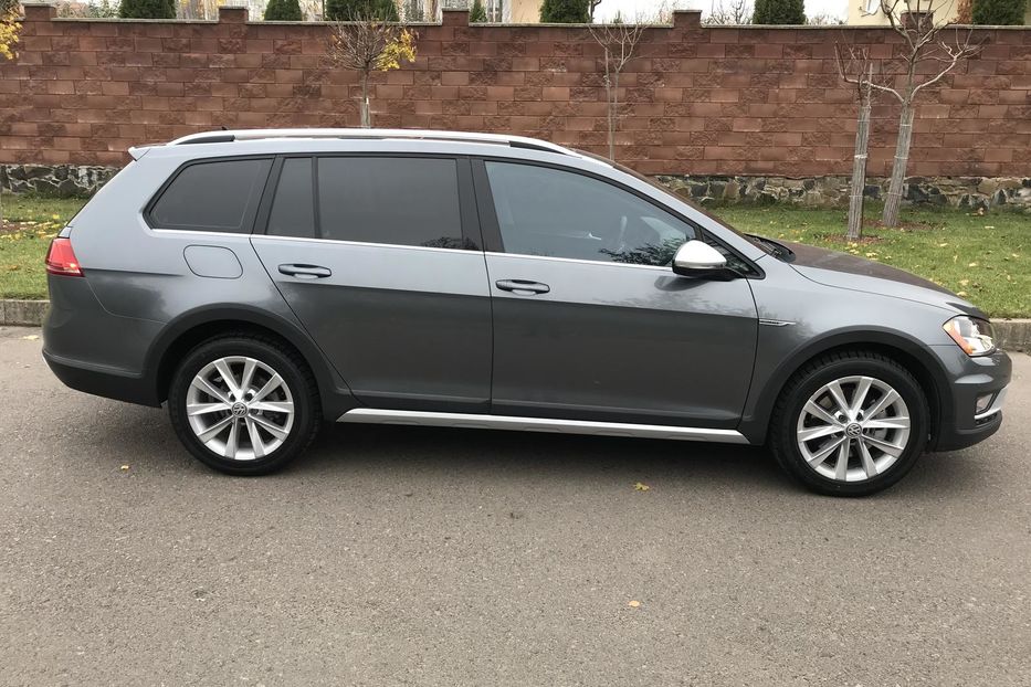 Продам Volkswagen Golf VII ALLTRACK FULL 2017 года в Ровно