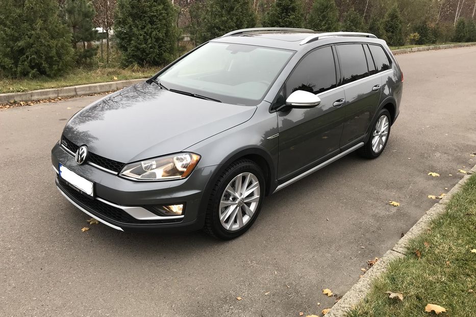 Продам Volkswagen Golf VII ALLTRACK FULL 2017 года в Ровно