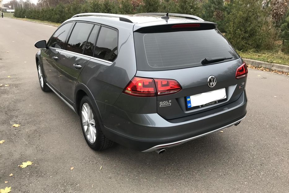 Продам Volkswagen Golf VII ALLTRACK FULL 2017 года в Ровно