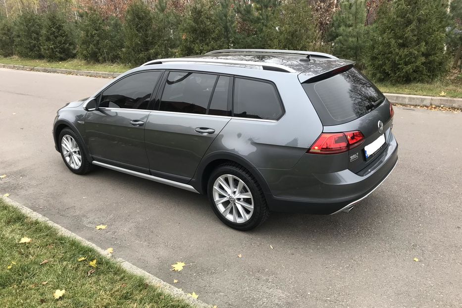 Продам Volkswagen Golf VII ALLTRACK FULL 2017 года в Ровно