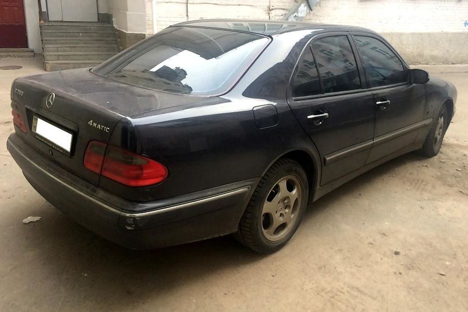 Продам Mercedes-Benz E-Class 4matic 2000 года в Киеве