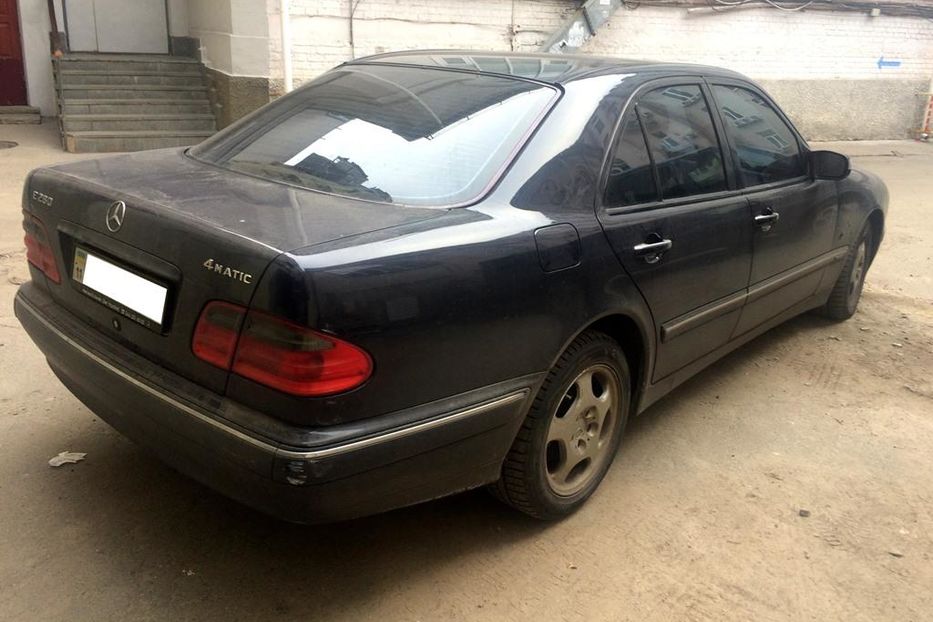 Продам Mercedes-Benz E-Class 4matic 2000 года в Киеве