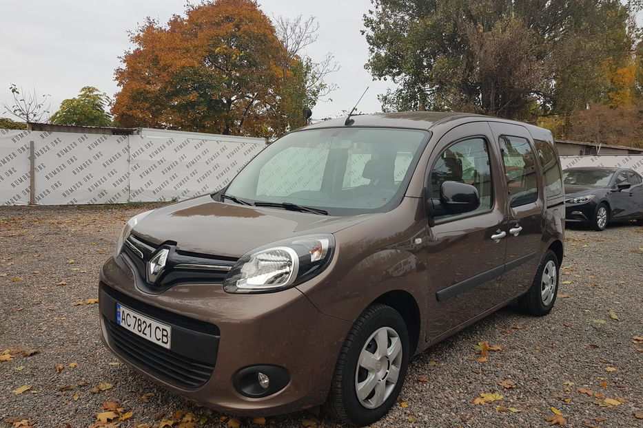 Продам Renault Kangoo пасс. пасс 66 kW AC 2015 года в Одессе