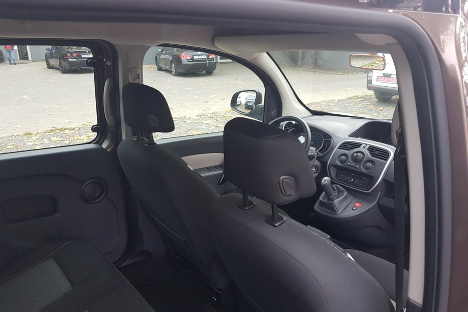 Продам Renault Kangoo пасс. пасс 66 kW AC 2015 года в Одессе