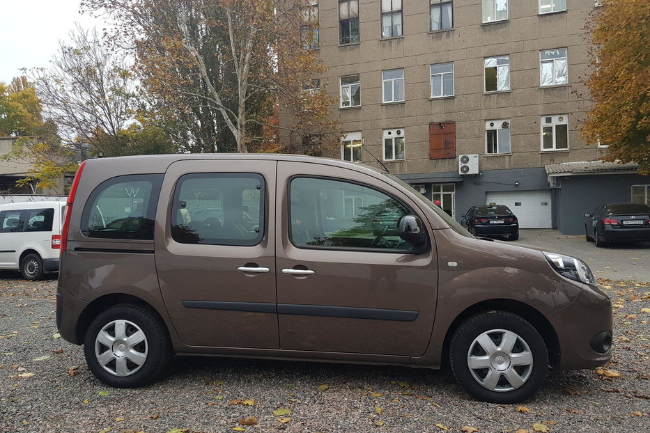 Продам Renault Kangoo пасс. пасс 66 kW AC 2015 года в Одессе