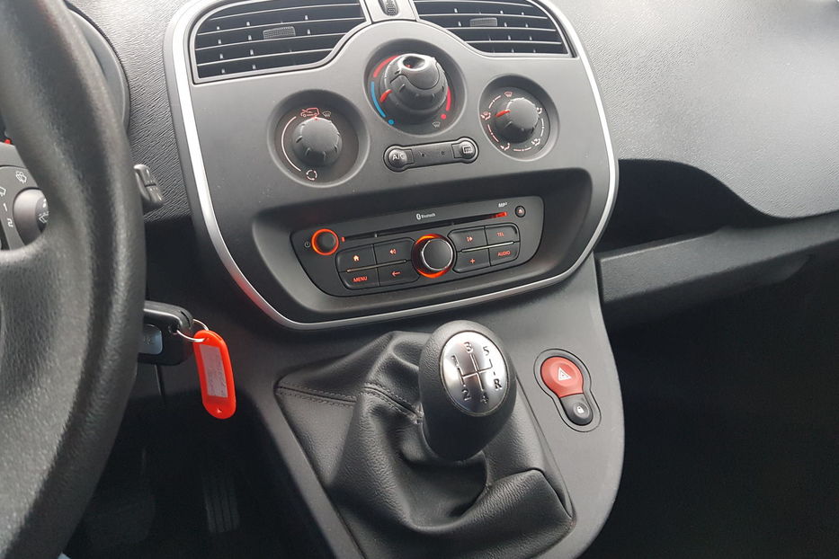 Продам Renault Kangoo пасс. пасс 66 kW AC 2015 года в Одессе