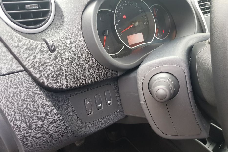 Продам Renault Kangoo пасс. пасс 66 kW AC 2015 года в Одессе