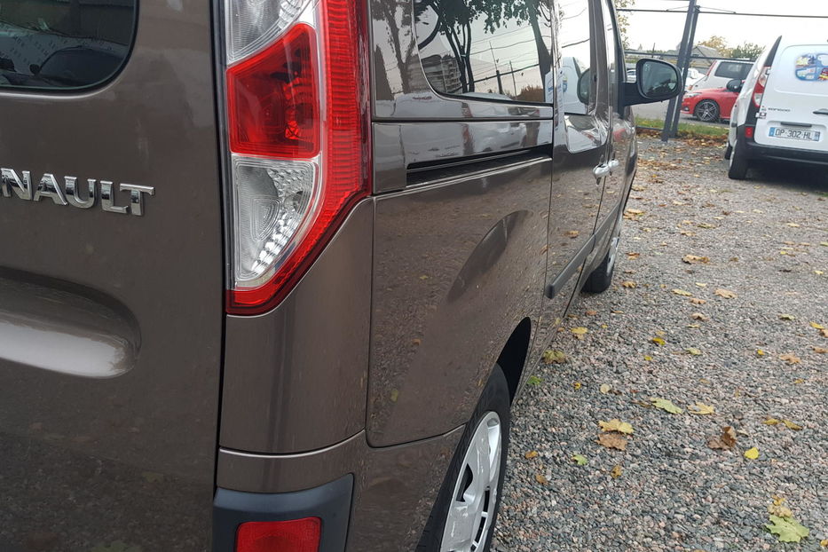 Продам Renault Kangoo пасс. пасс 66 kW AC 2015 года в Одессе