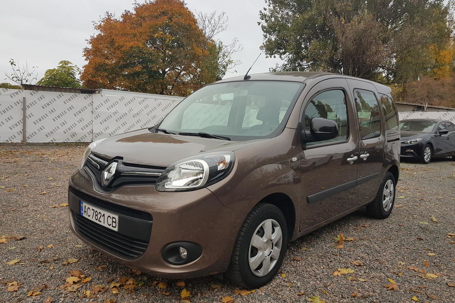 Продам Renault Kangoo пасс. пасс 66 kW AC 2015 года в Одессе