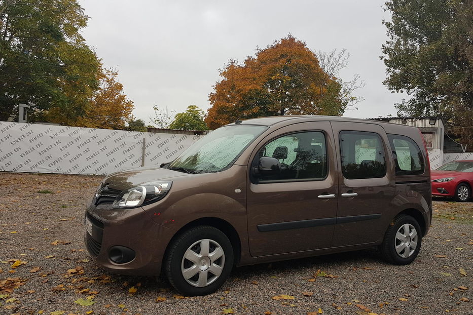 Продам Renault Kangoo пасс. пасс 66 kW AC 2015 года в Одессе