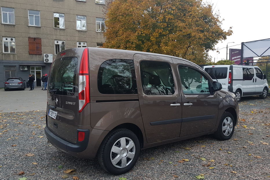 Продам Renault Kangoo пасс. пасс 66 kW AC 2015 года в Одессе