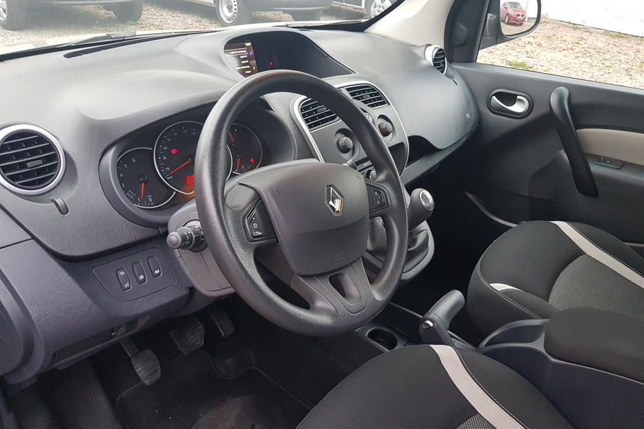 Продам Renault Kangoo пасс. пасс 66 kW AC 2015 года в Одессе