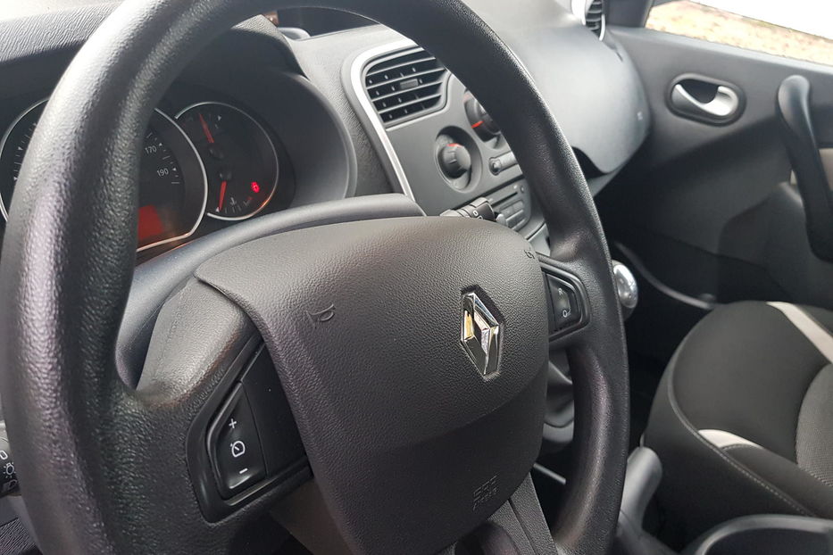 Продам Renault Kangoo пасс. пасс 66 kW AC 2015 года в Одессе