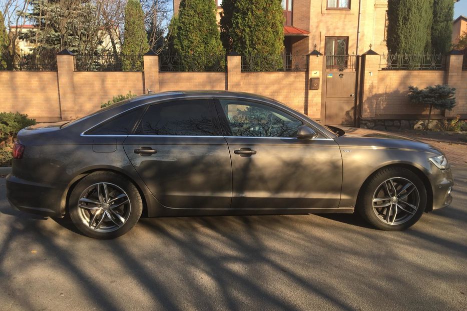 Продам Audi A6 3.0 TFSI quattro 2012 года в Харькове