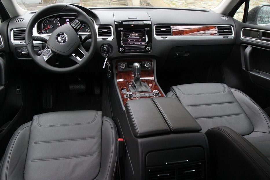 Продам Volkswagen Touareg 2012 года в Киеве
