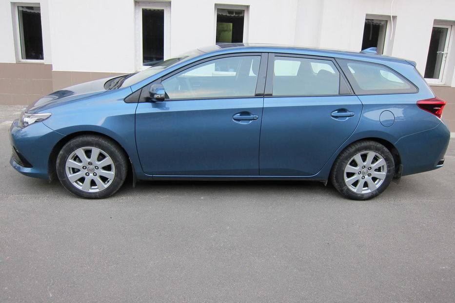 Продам Toyota Auris Touring Sports 2016 года в Одессе