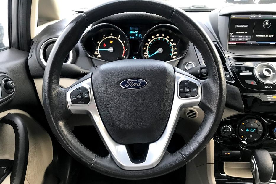 Продам Ford Fiesta TITANIUM 2013 года в Киеве