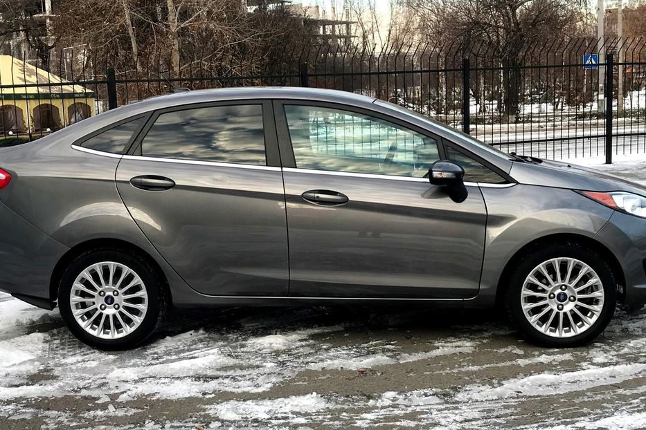 Продам Ford Fiesta TITANIUM 2013 года в Киеве