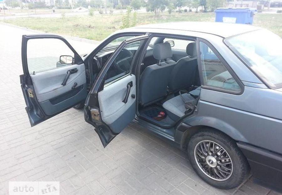 Продам Volkswagen Passat B3 1989 года в Запорожье