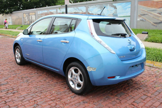 Продам Nissan Leaf SV 2011 года в Тернополе