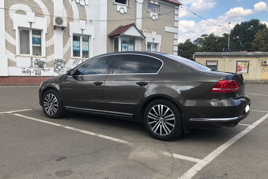 Продам Volkswagen Passat B7 Premium Life 1.8 TSI D7 2012 года в Киеве