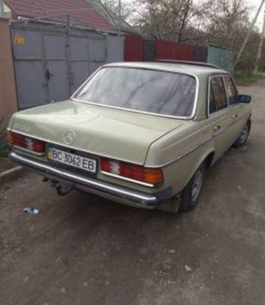 Продам Mercedes-Benz E-Class 123 1984 года в Кропивницком