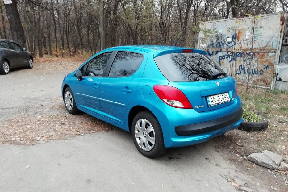 Продам Peugeot 207 2011 года в Киеве