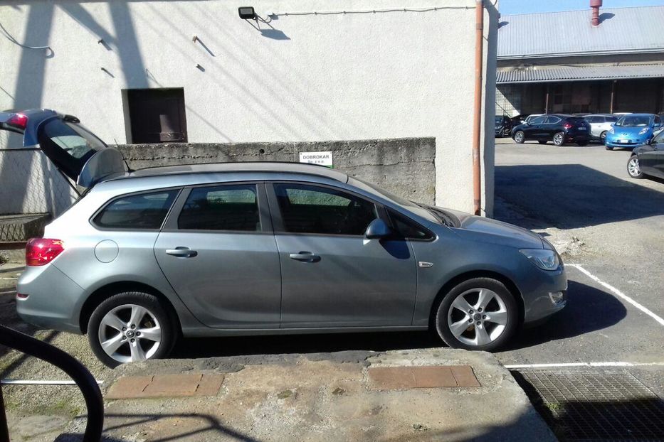 Продам Opel Astra J 2011 года в Львове