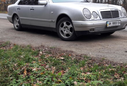 Продам Mercedes-Benz E-Class 1998 года в Киеве