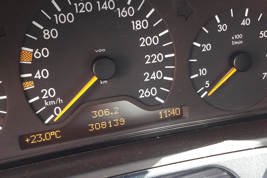 Продам Mercedes-Benz E-Class 1998 года в Киеве
