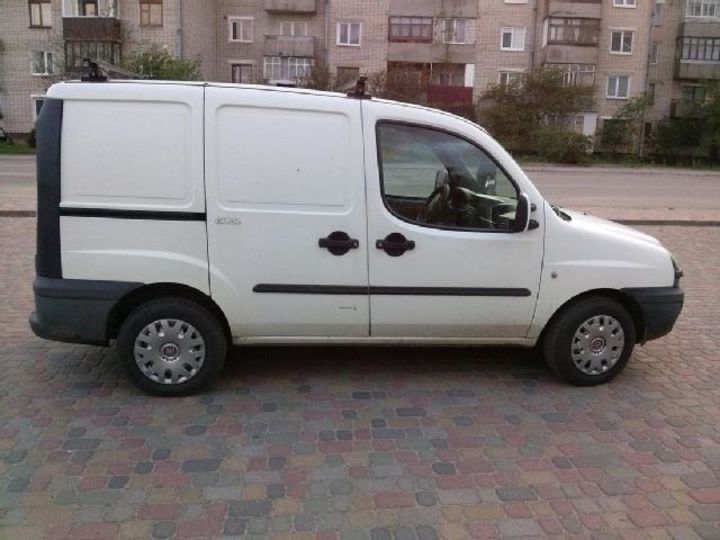 Продам Fiat Doblo пасс. 2003 года в Киеве