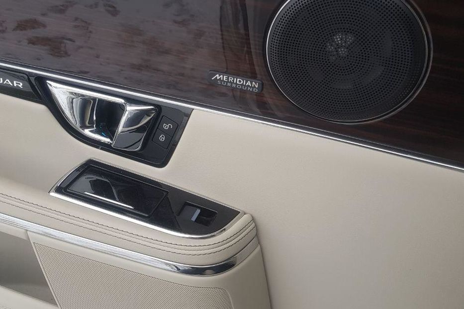 Продам Jaguar XJ Long Portfolio R 2015 года в Киеве