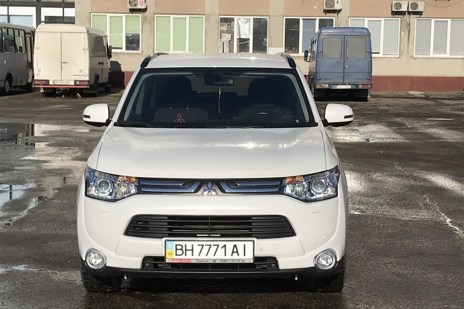 Продам Mitsubishi Outlander Intense 2013 года в Одессе