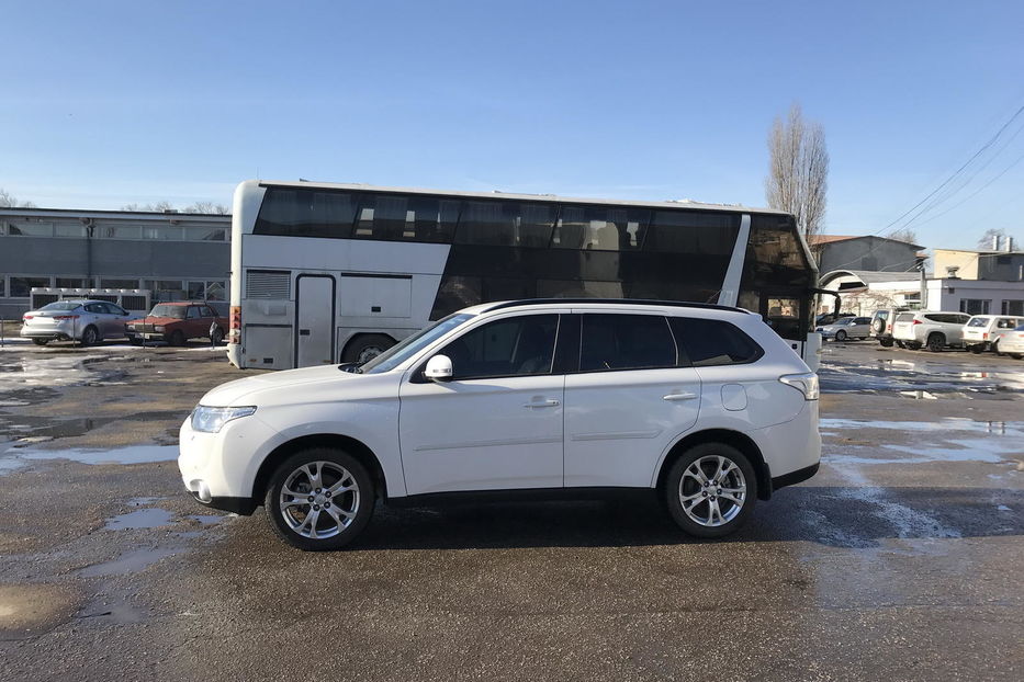 Продам Mitsubishi Outlander Intense 2013 года в Одессе