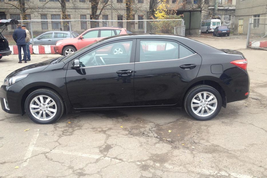 Продам Toyota Corolla Active +  2014 года в Харькове