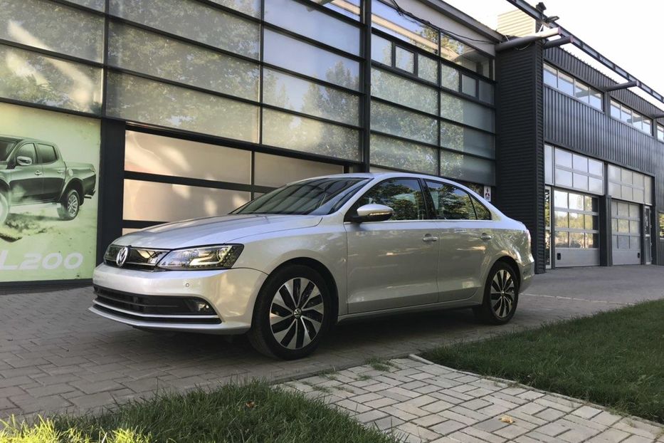 Продам Volkswagen Jetta Hybrid 2016 года в Киеве