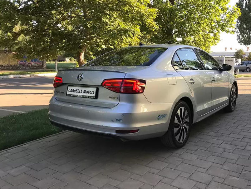 Продам Volkswagen Jetta Hybrid 2016 года в Киеве