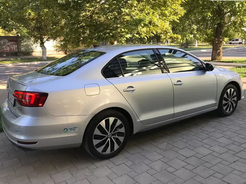 Продам Volkswagen Jetta Hybrid 2016 года в Киеве